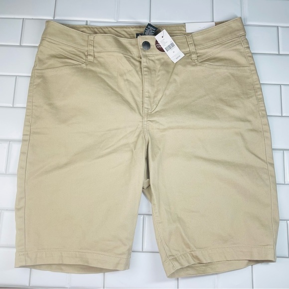 New Lane Bryant Women's Signature Fit Slim Bermuda Short 18 Natural 221 - Picture 2 of 8